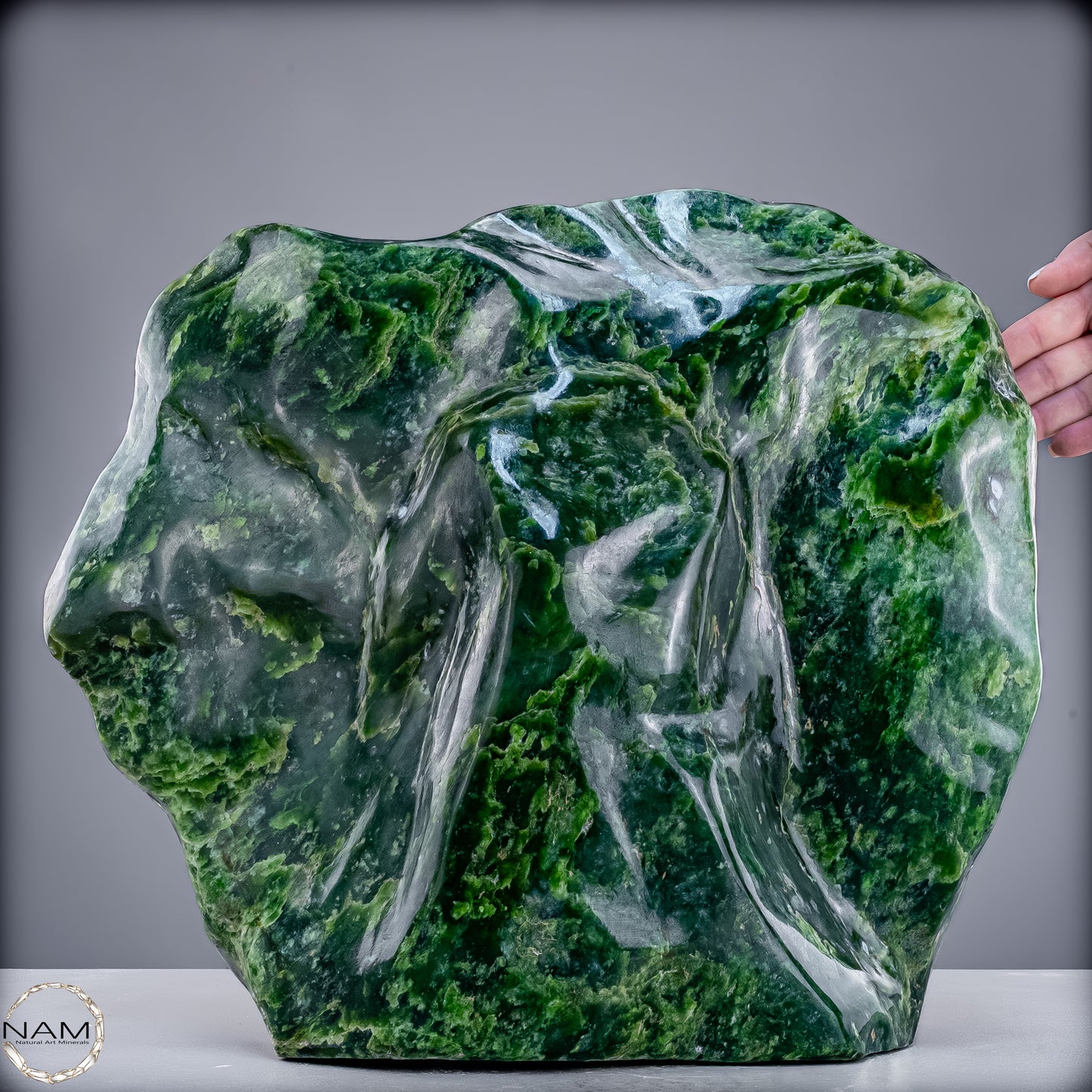 Natürliche Hochwertige Jade-Nephrit Freiform- 27136.82 g