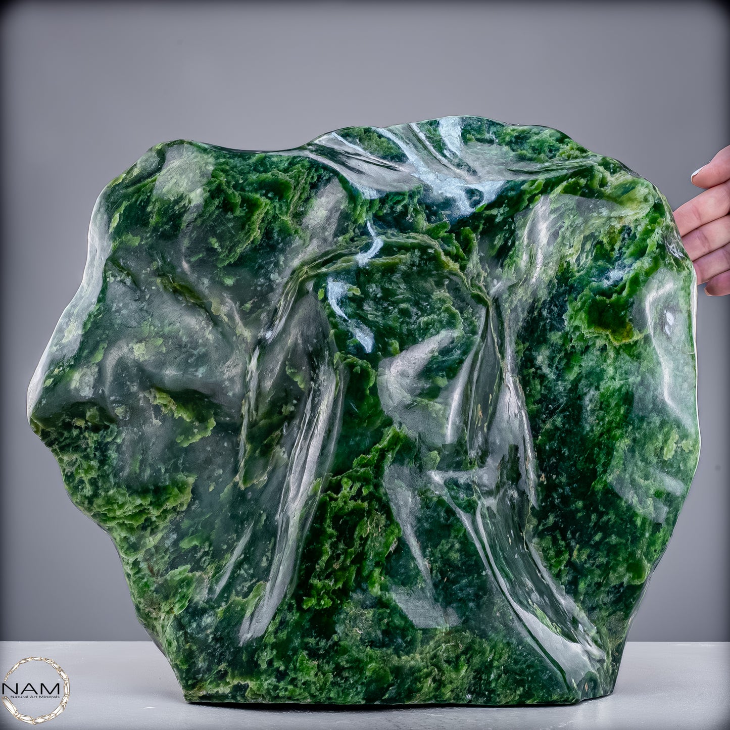 Natürliche Hochwertige Jade-Nephrit Freiform- 27136.82 g