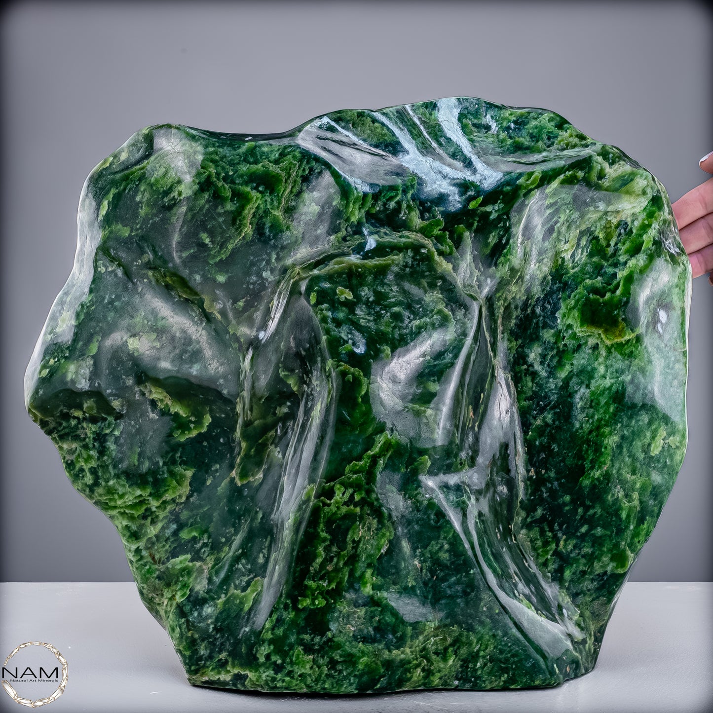 Natürliche Hochwertige Jade-Nephrit Freiform- 27136.82 g