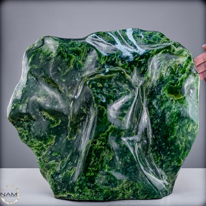 Natürliche Hochwertige Jade-Nephrit Freiform- 27136.82 g