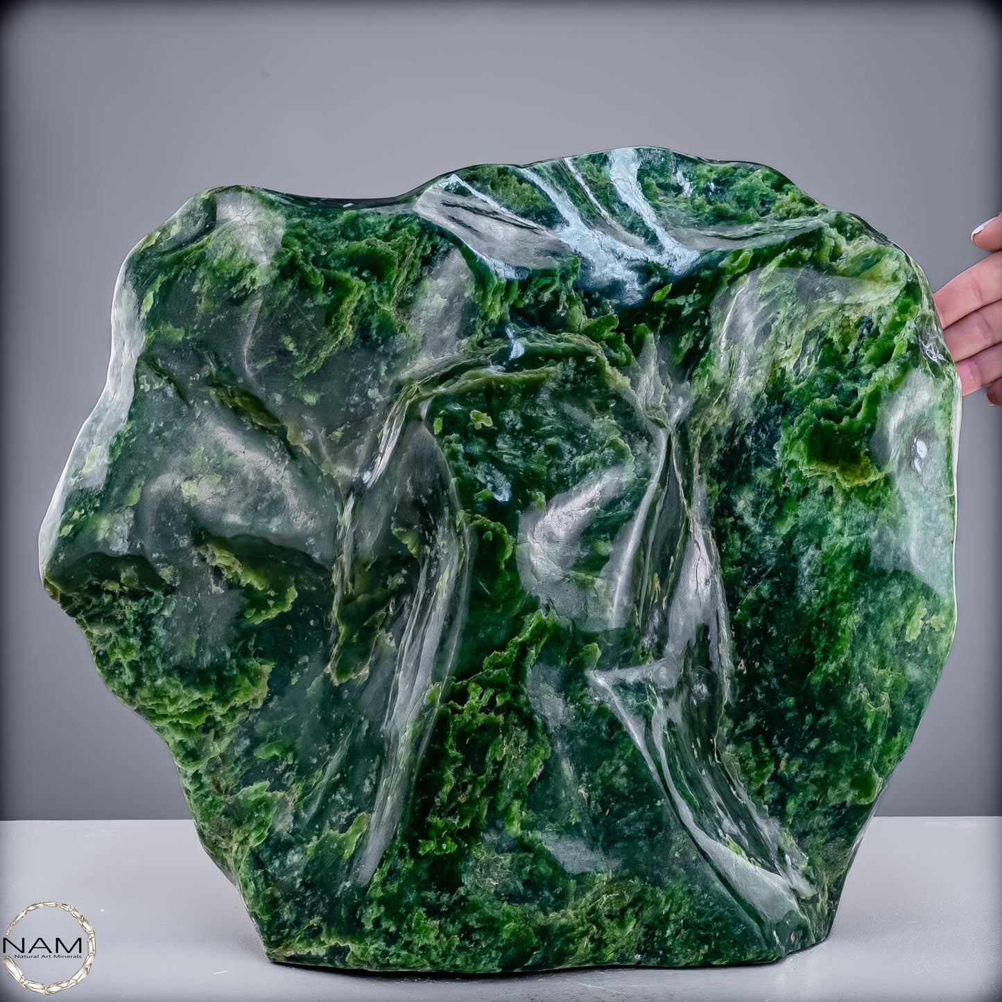 Natürliche Hochwertige Jade-Nephrit Freiform- 27136.82 g