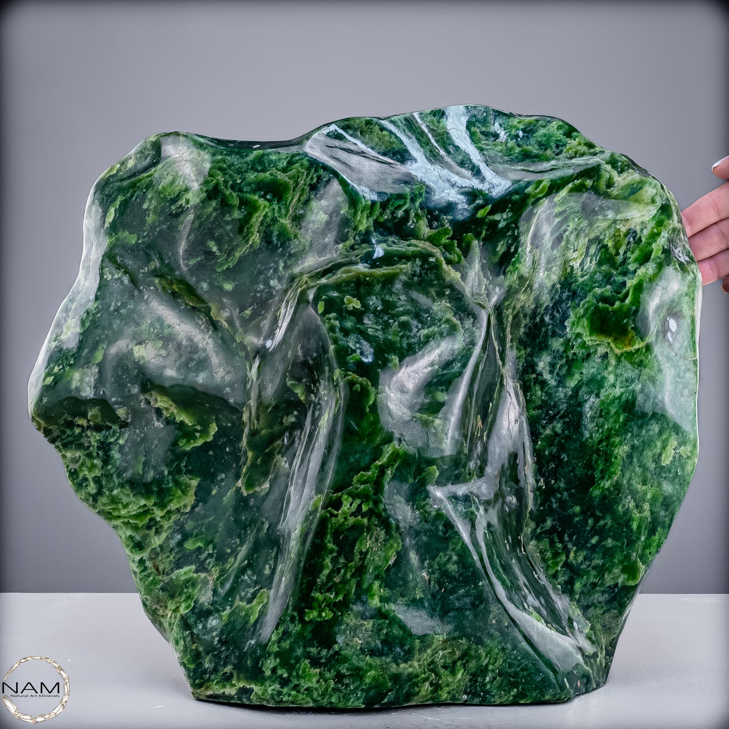 Natürliche Hochwertige Jade-Nephrit Freiform- 27136.82 g