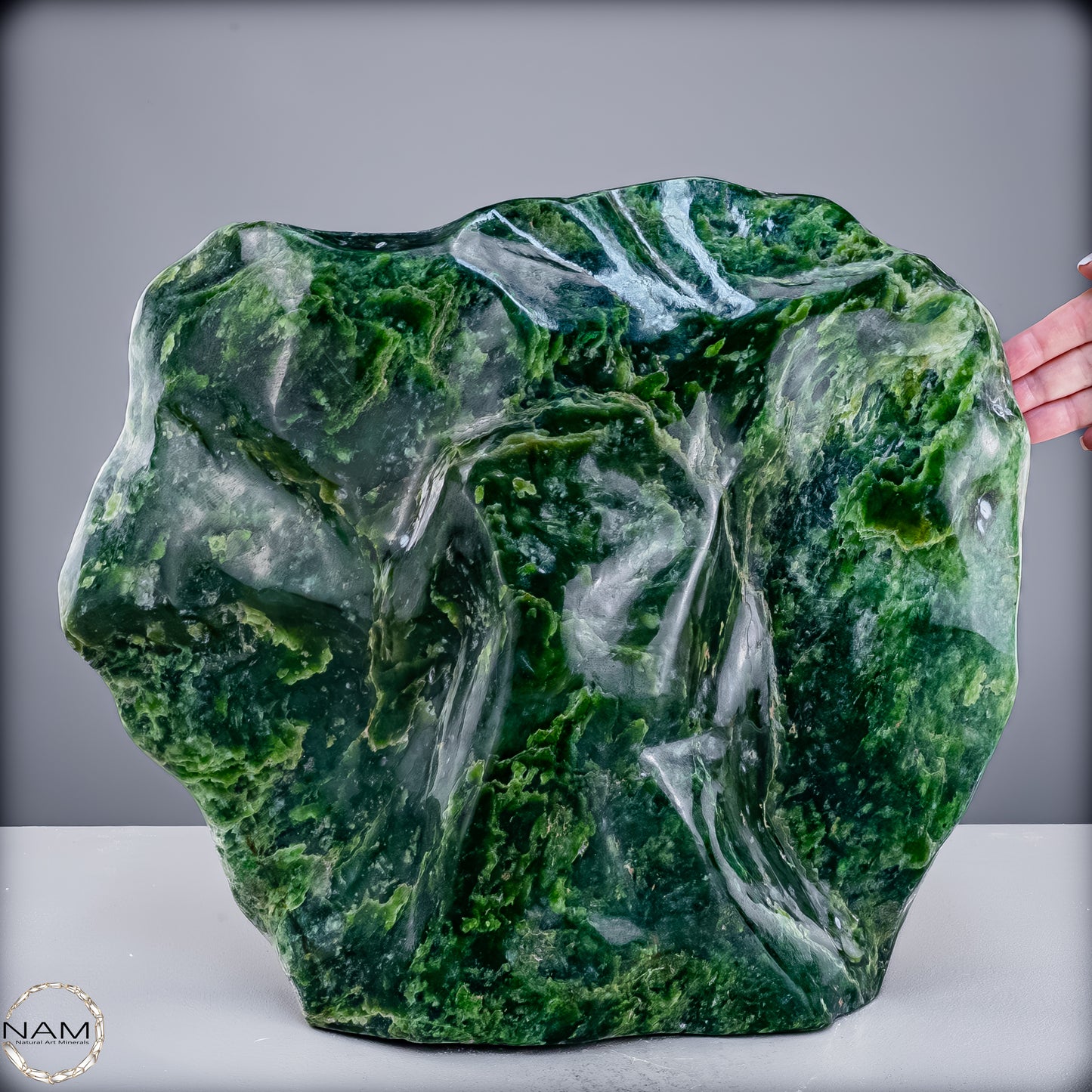 Natürliche Hochwertige Jade-Nephrit Freiform- 27136.82 g