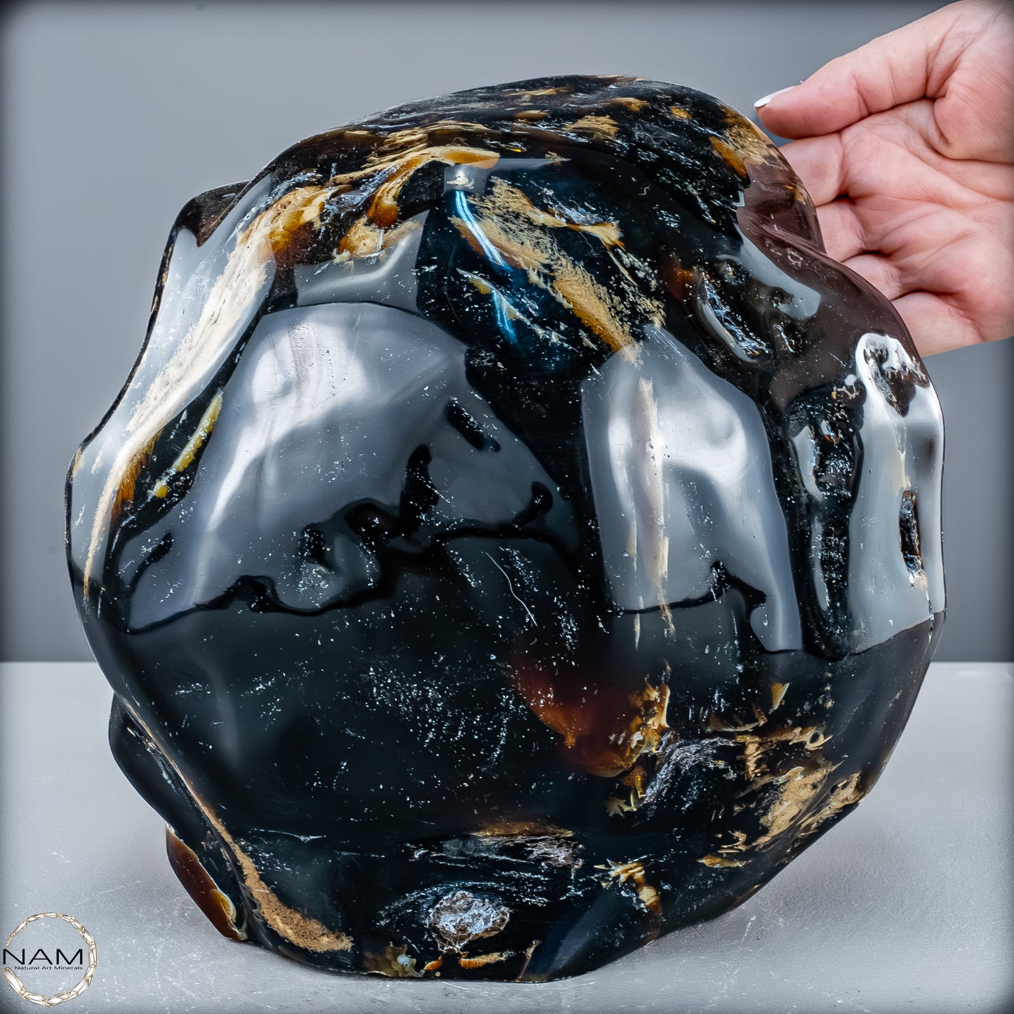 Naturlicher Großer Blau-Roter Bernstein aus Indonesien auf Ständer - 4107,23 g