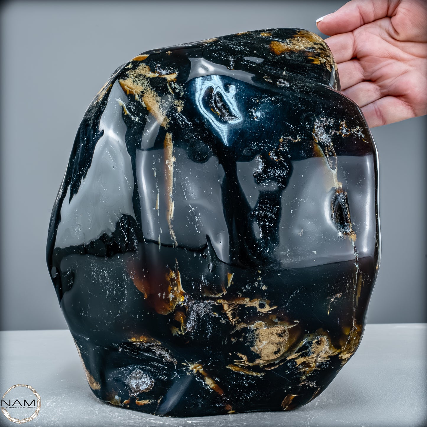 Naturlicher Großer Blau-Roter Bernstein aus Indonesien auf Ständer - 4107,23 g