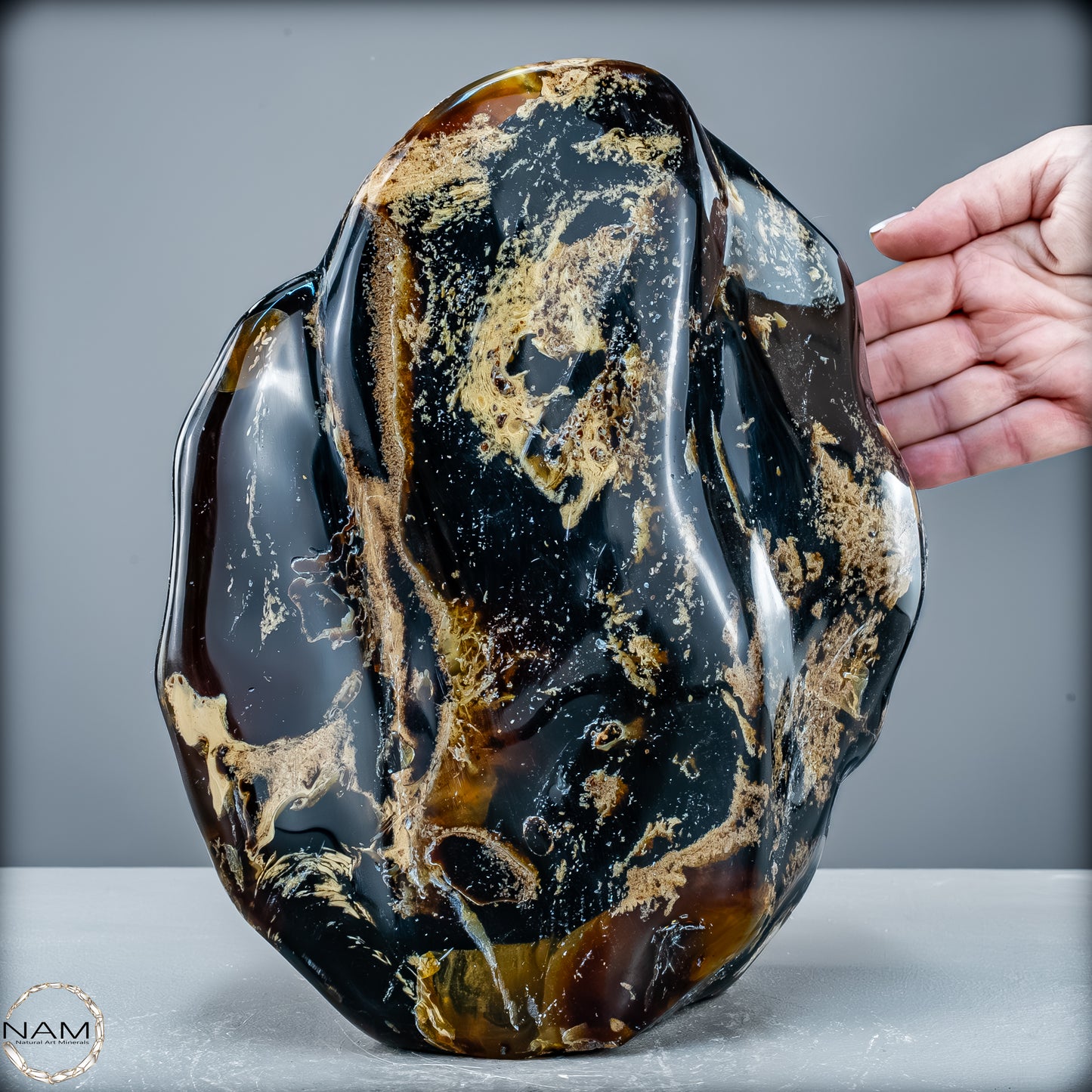 Naturlicher Großer Blau-Roter Bernstein aus Indonesien auf Ständer - 4107,23 g