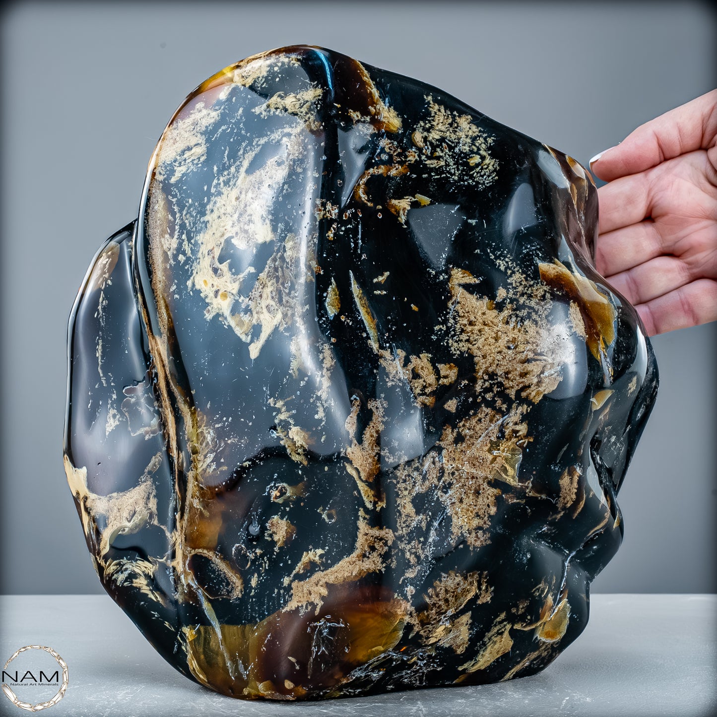 Naturlicher Großer Blau-Roter Bernstein aus Indonesien auf Ständer - 4107,23 g