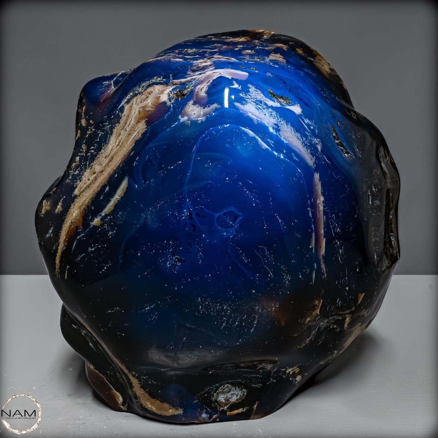 Naturlicher Großer Blau-Roter Bernstein aus Indonesien auf Ständer - 4107,23 g