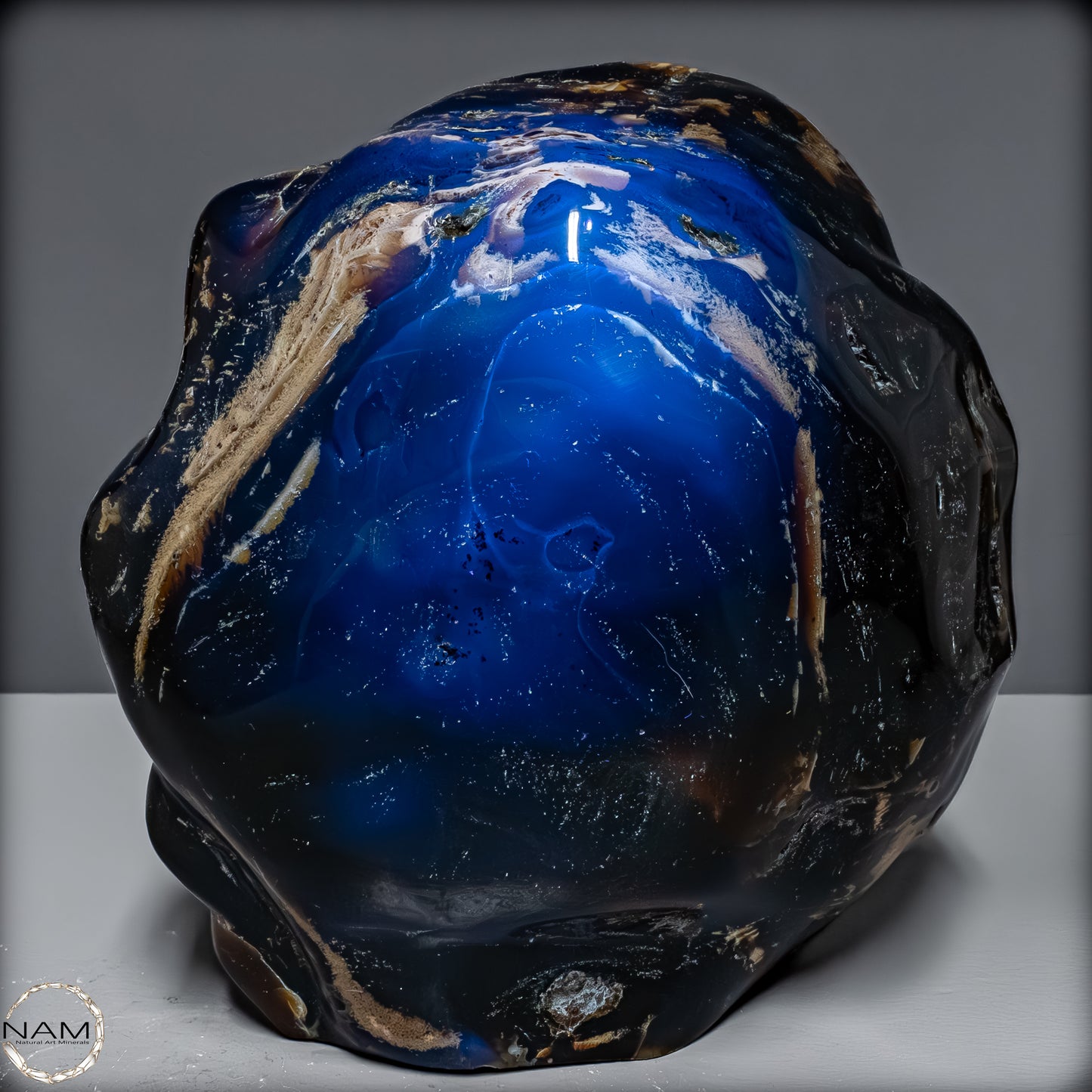 Naturlicher Großer Blau-Roter Bernstein aus Indonesien auf Ständer - 4107,23 g