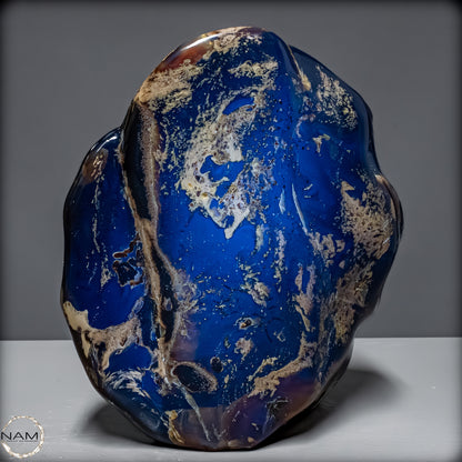 Naturlicher Großer Blau-Roter Bernstein aus Indonesien auf Ständer - 4107,23 g