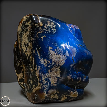 Naturlicher Großer Blau-Roter Bernstein aus Indonesien auf Ständer - 4107,23 g