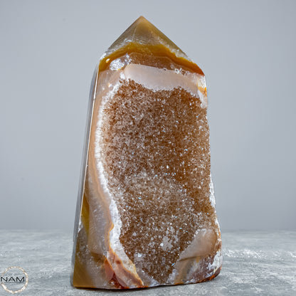 Achat Obelisk mit Chalcedon – Kraft, Klarheit und innere Stabilität 787,64g