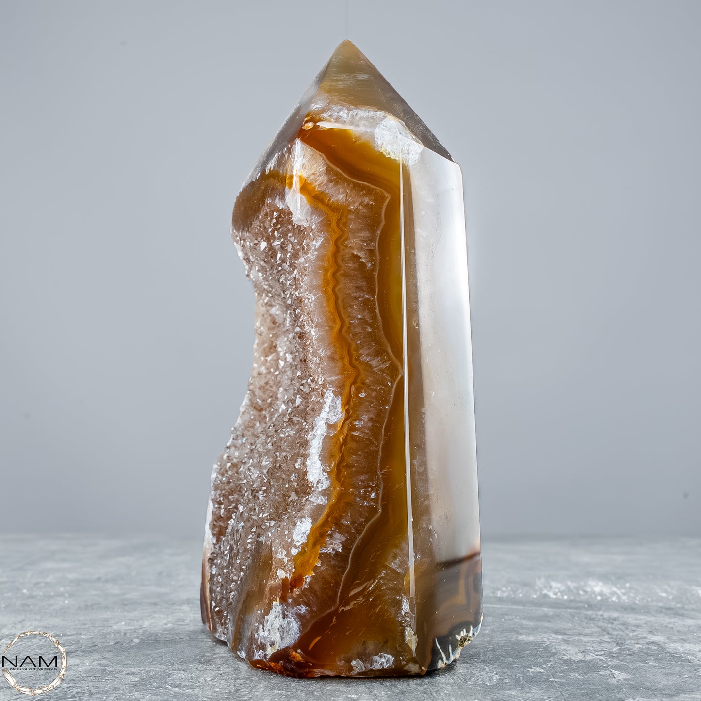 Achat Obelisk mit Chalcedon – Kraft, Klarheit und innere Stabilität 787,64g