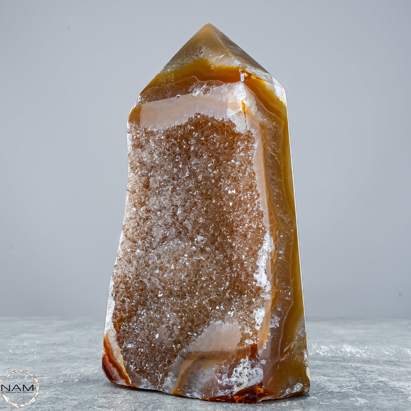 Achat Obelisk mit Chalcedon – Kraft, Klarheit und innere Stabilität 787,64g