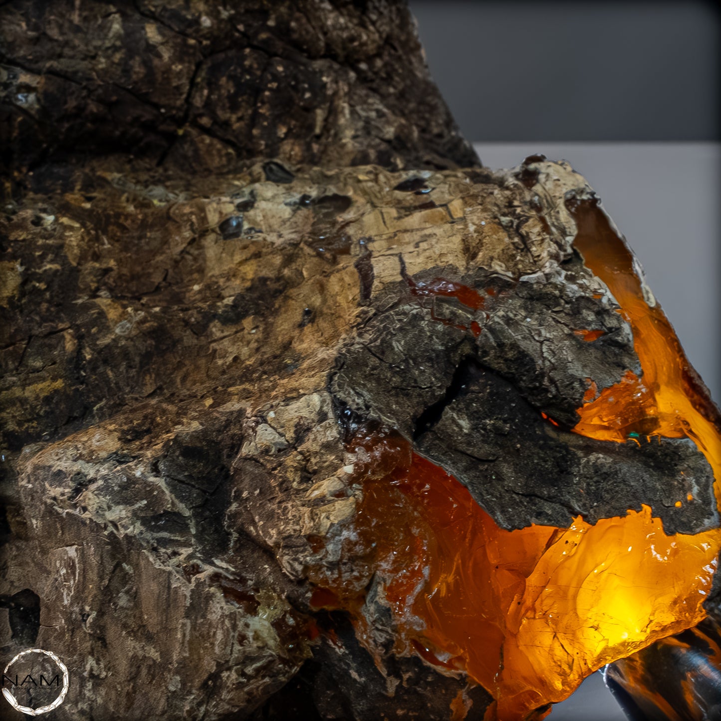 Naturlicher Blau-Roter Bernstein aus Indonesien - 6248,49 g