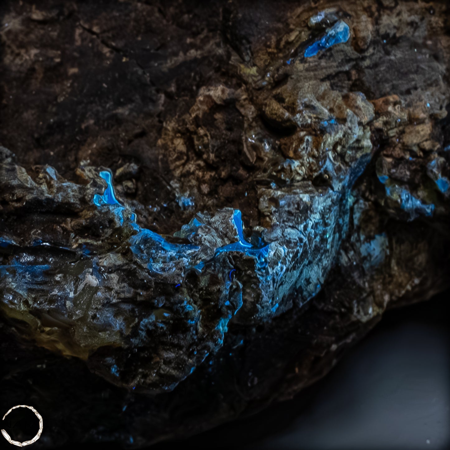 Naturlicher Blau-Roter Bernstein aus Indonesien - 6248,49 g