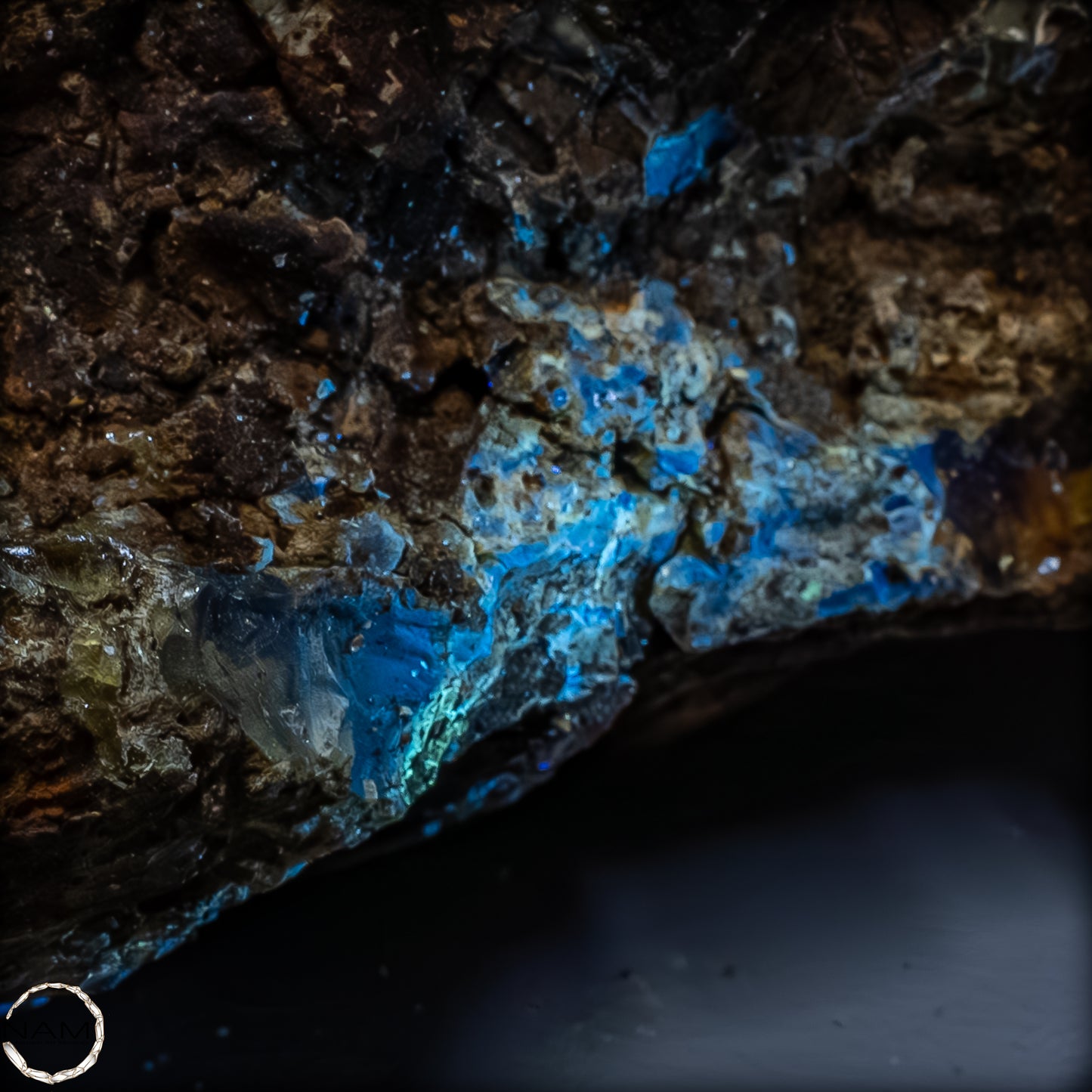 Naturlicher Blau-Roter Bernstein aus Indonesien - 6248,49 g