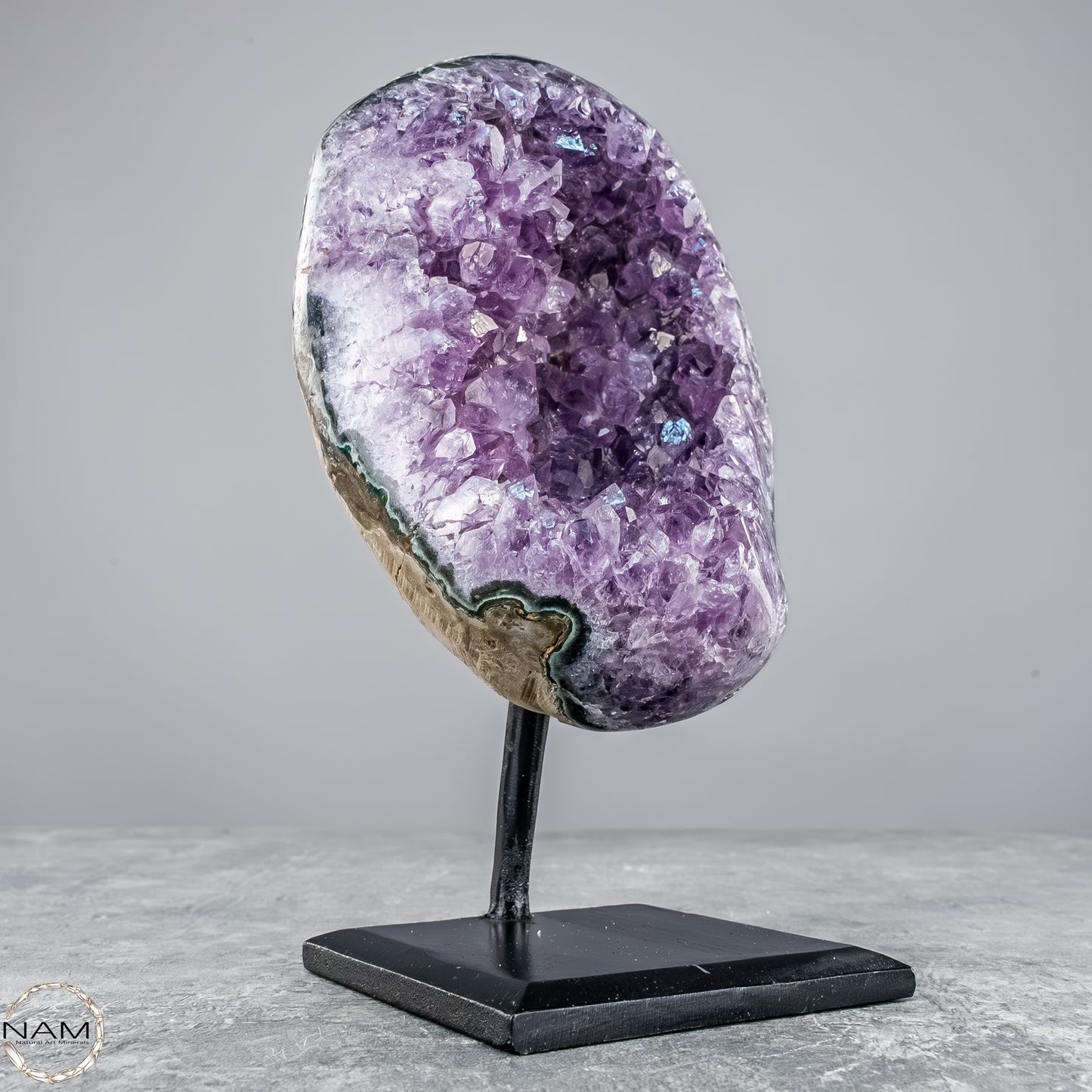 Natürliche Amethyst-Kristalle/Druse auf Ständer - 1304,67g