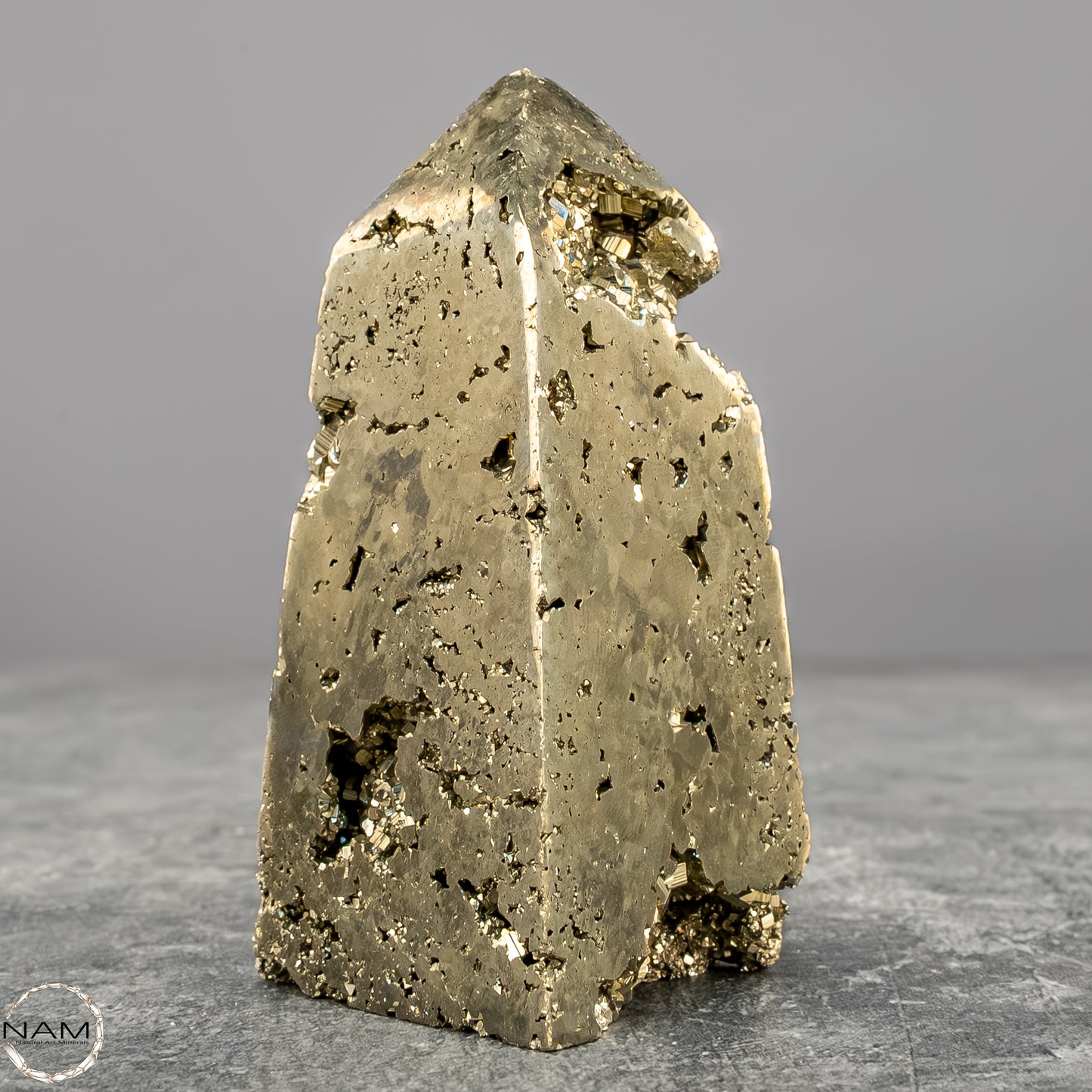 Natürlicher Pyrit-Kristall Obelisk –  236,55g