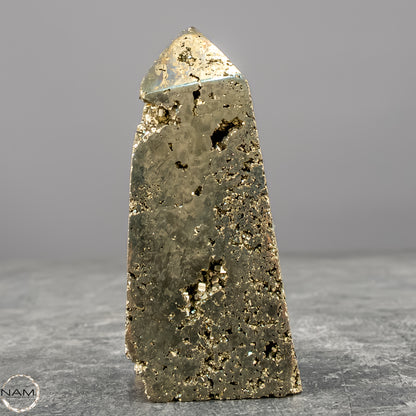 Natürlicher Pyrit-Kristall Obelisk –  236,55g