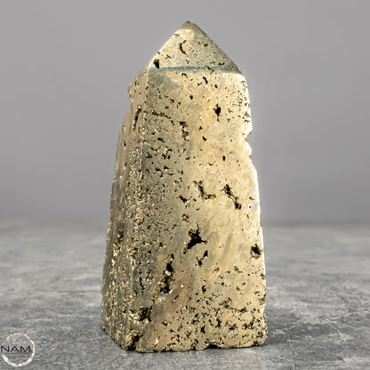 Natürlicher Pyrit-Kristall Obelisk –  236,55g