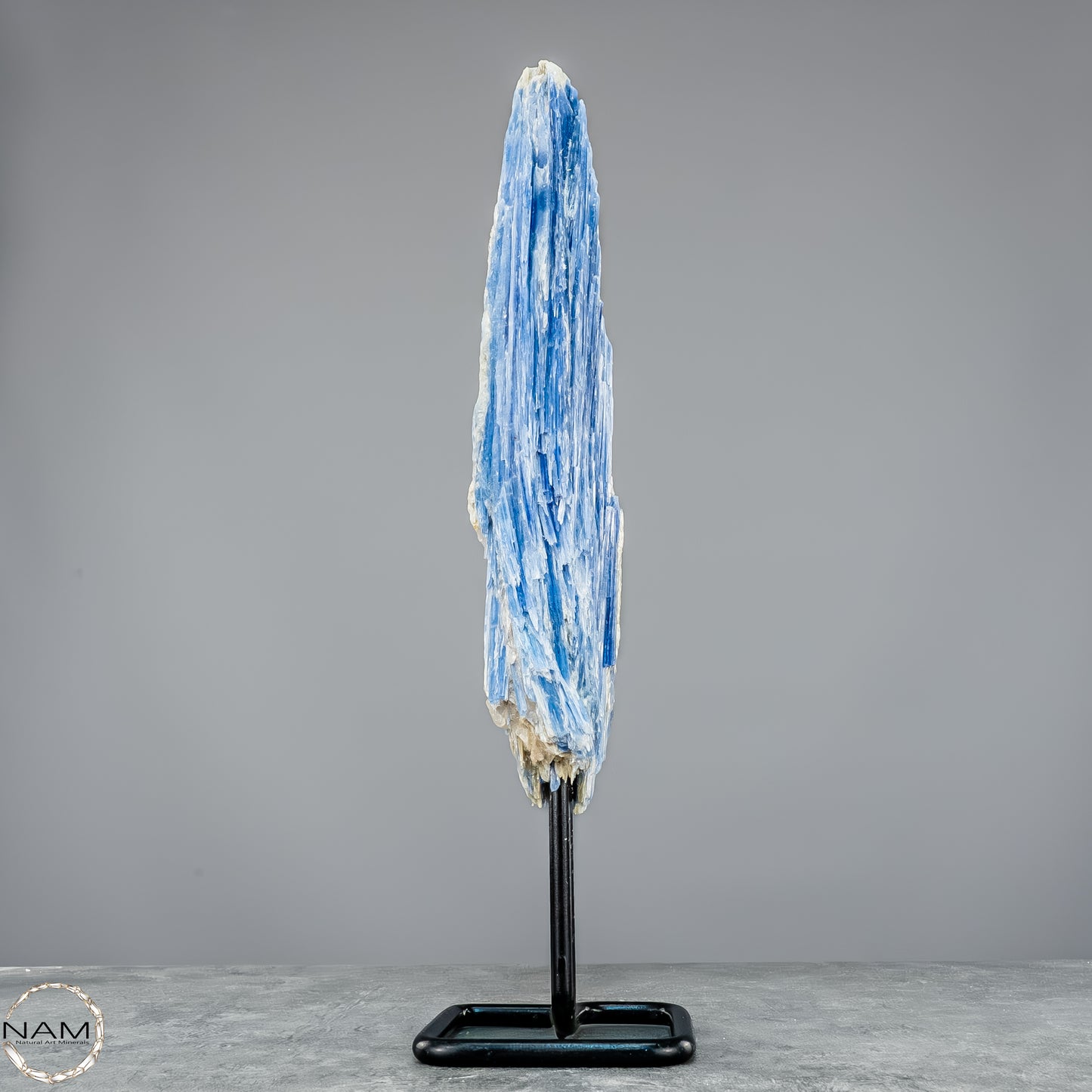 Natürlicher Kyanit-Kristall Cluster auf Ständer aus Brasilien - 877,22g