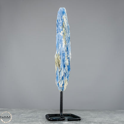 Natürlicher Kyanit-Kristall Cluster auf Ständer aus Brasilien - 877,22g