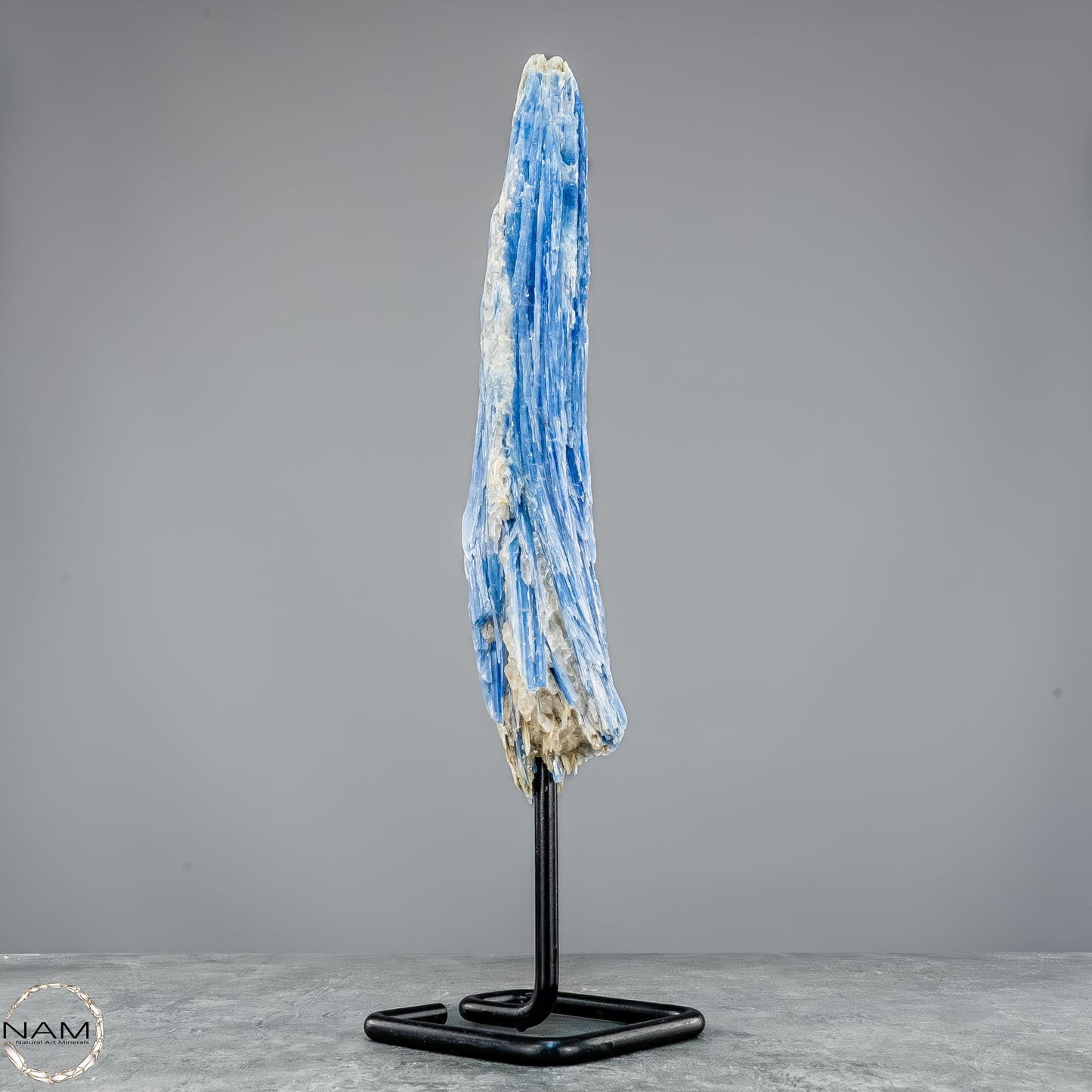 Natürlicher Kyanit-Kristall Cluster auf Ständer aus Brasilien - 877,22g