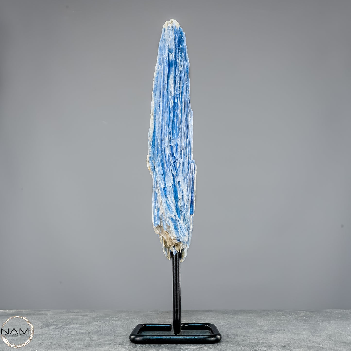 Natürlicher Kyanit-Kristall Cluster auf Ständer aus Brasilien - 877,22g