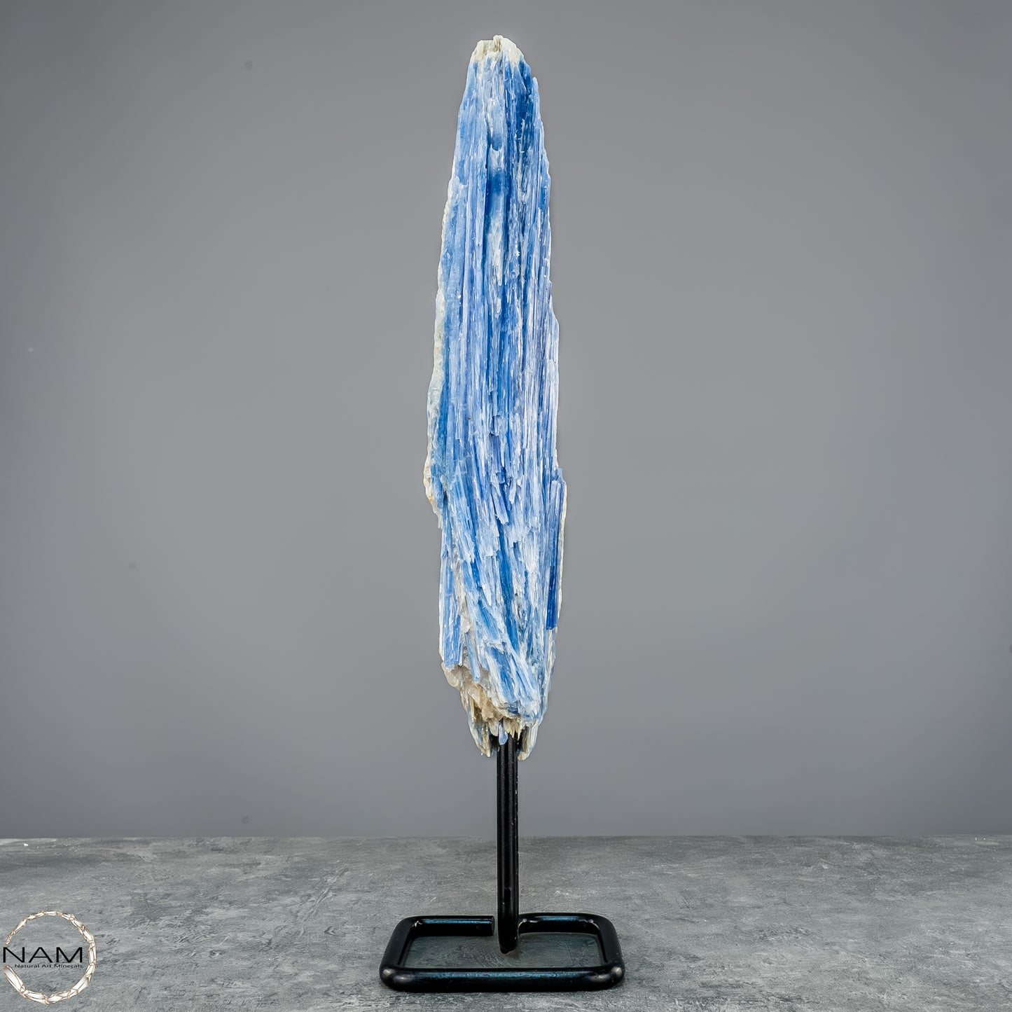 Natürlicher Kyanit-Kristall Cluster auf Ständer aus Brasilien - 877,22g