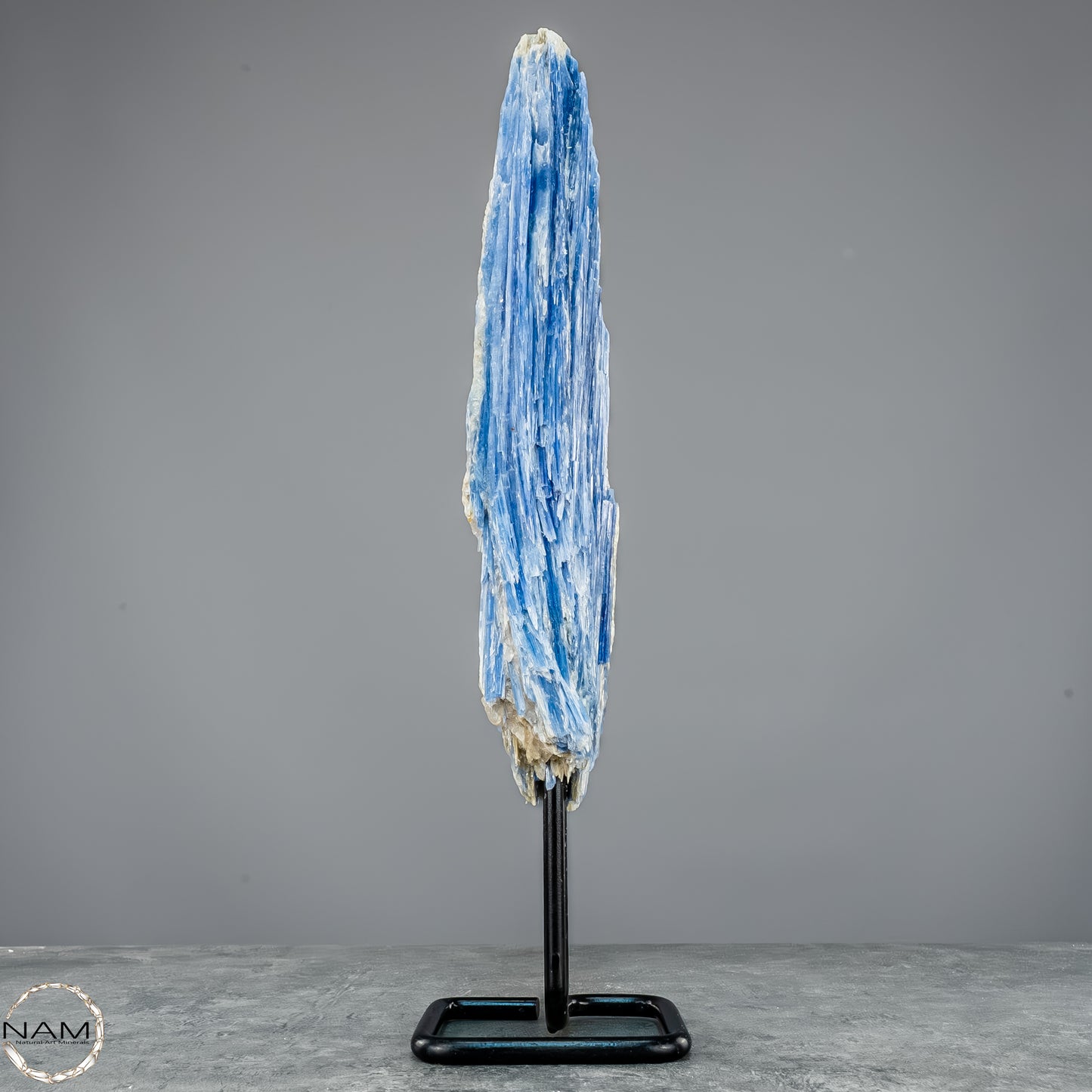 Natürlicher Kyanit-Kristall Cluster auf Ständer aus Brasilien - 877,22g