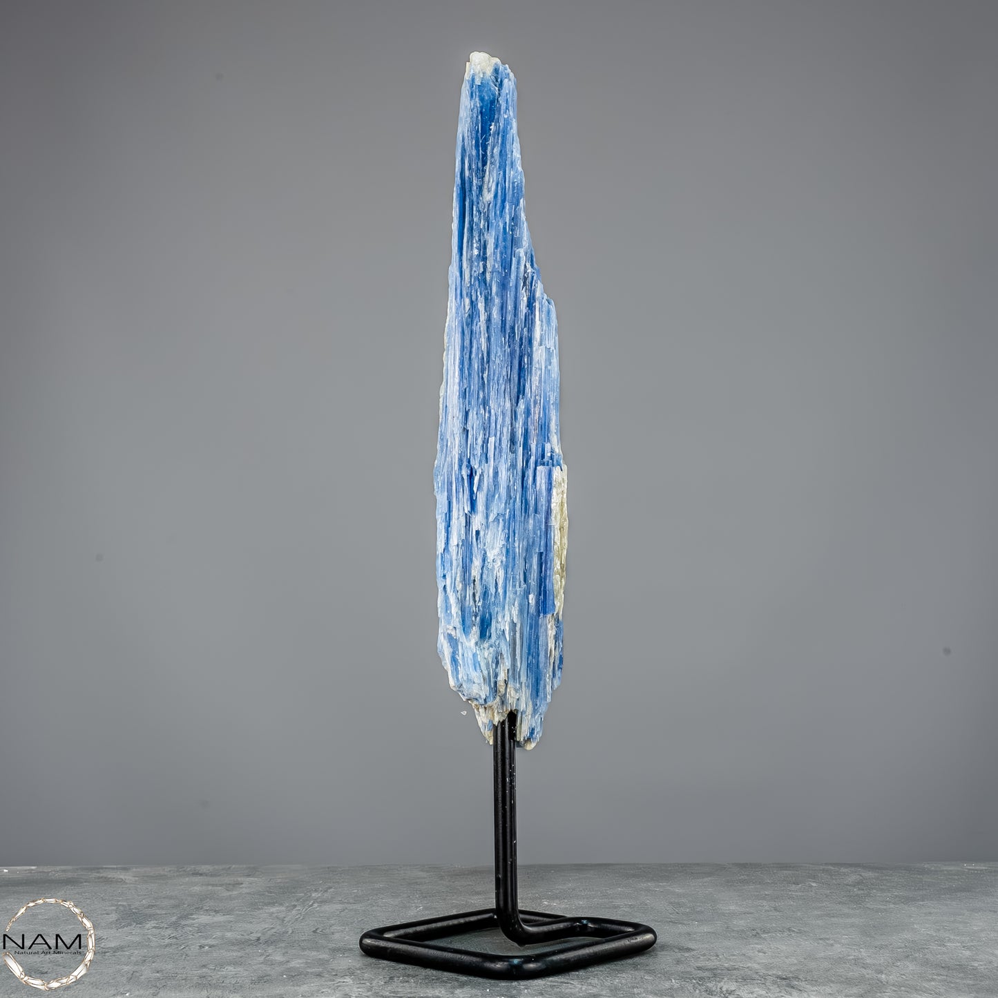 Natürlicher Kyanit-Kristall Cluster auf Ständer aus Brasilien - 877,22g