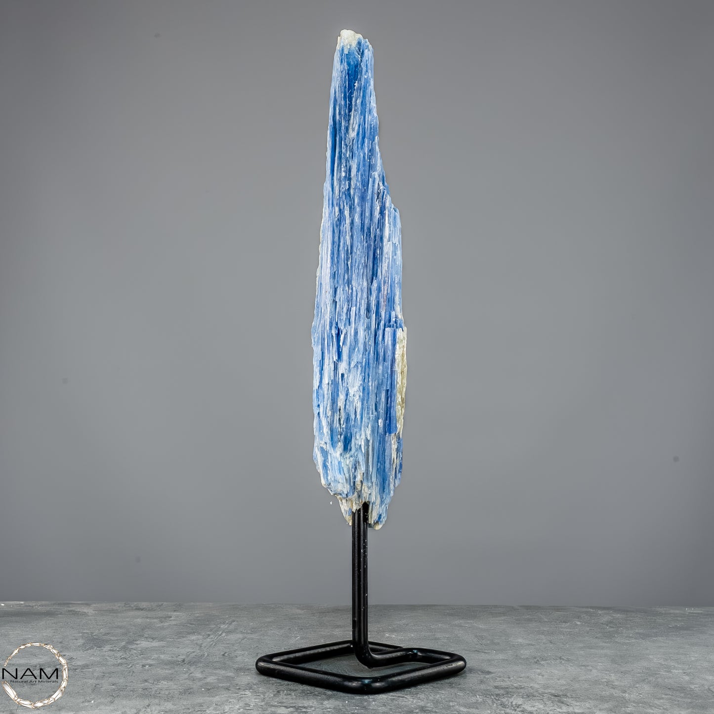 Natürlicher Kyanit-Kristall Cluster auf Ständer aus Brasilien - 877,22g