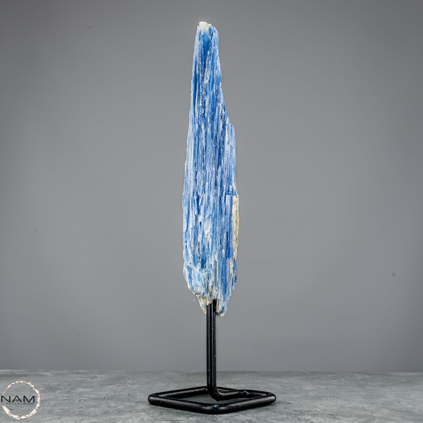 Natürlicher Kyanit-Kristall Cluster auf Ständer aus Brasilien - 877,22g