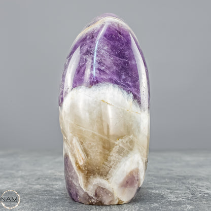 Amethyst Chevron Freiform – Harmonie aus Kraft und Klarheit 558,16g