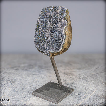 Natürliche Schwarze Amethyst Druse mit Calzit Kristallen auf Ständer - 1084,21g