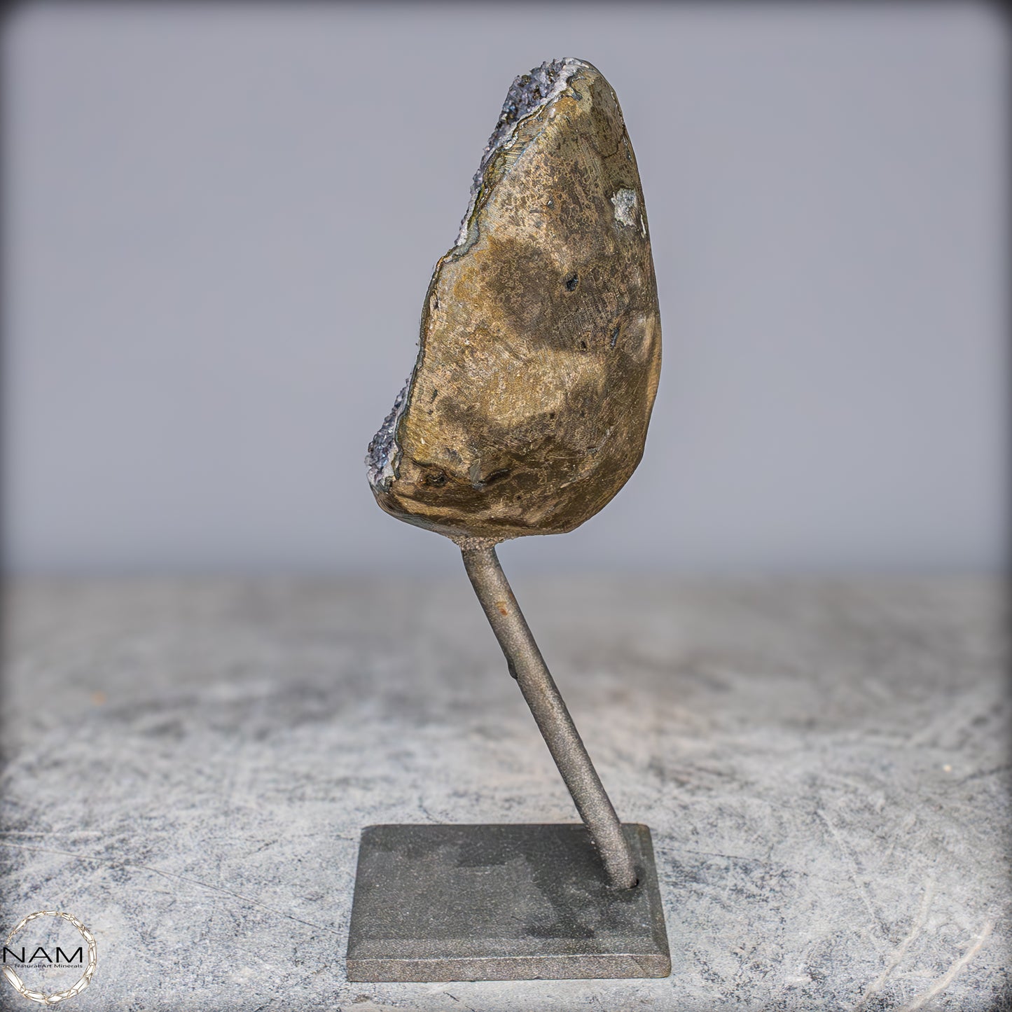 Natürliche Schwarze Amethyst Druse mit Calzit Kristallen auf Ständer - 1084,21g