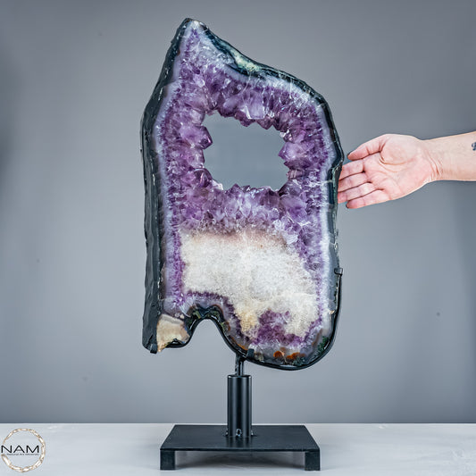 Amethyst-Scheibe auf mit pinkfarbenen Amethyst-Kristalle - 11166,66g