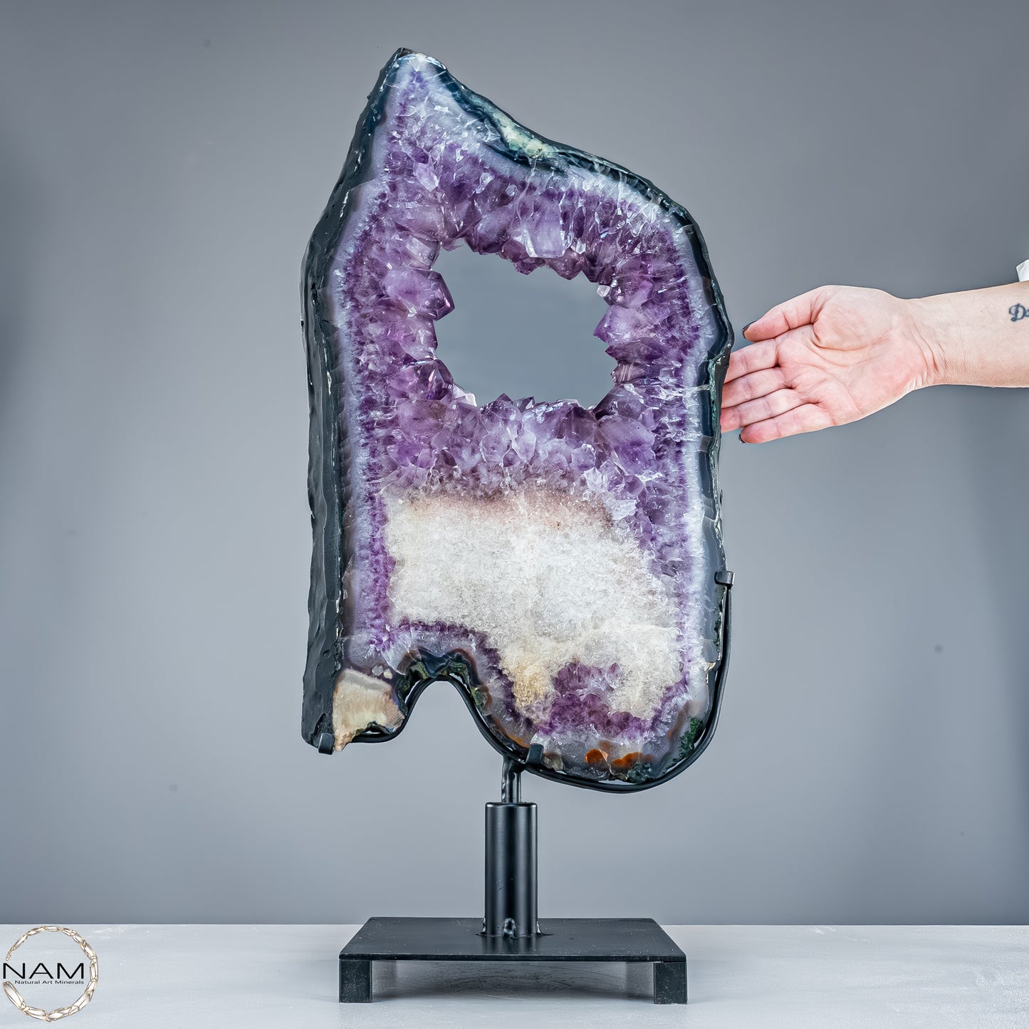 Amethyst-Scheibe auf mit pinkfarbenen Amethyst-Kristalle - 11166,66g