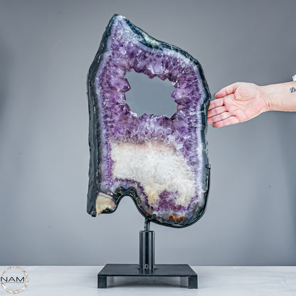 Amethyst-Scheibe auf mit pinkfarbenen Amethyst-Kristalle - 11166,66g