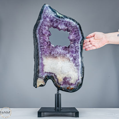 Amethyst-Scheibe auf mit pinkfarbenen Amethyst-Kristalle - 11166,66g