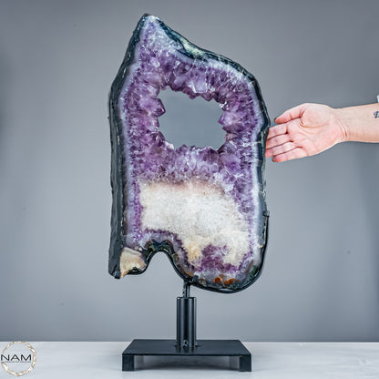Amethyst-Scheibe auf mit pinkfarbenen Amethyst-Kristalle - 11166,66g
