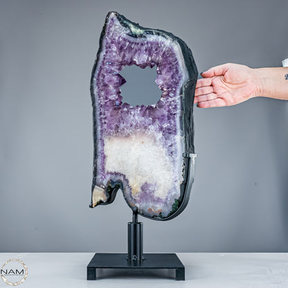 Amethyst-Scheibe auf mit pinkfarbenen Amethyst-Kristalle - 11166,66g