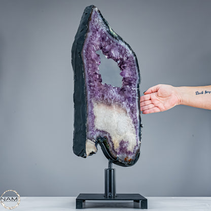 Amethyst-Scheibe auf mit pinkfarbenen Amethyst-Kristalle - 11166,66g