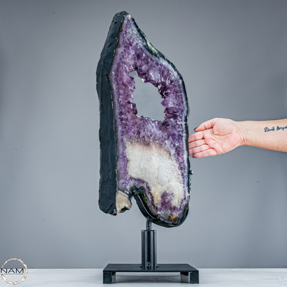 Amethyst-Scheibe auf mit pinkfarbenen Amethyst-Kristalle - 11166,66g