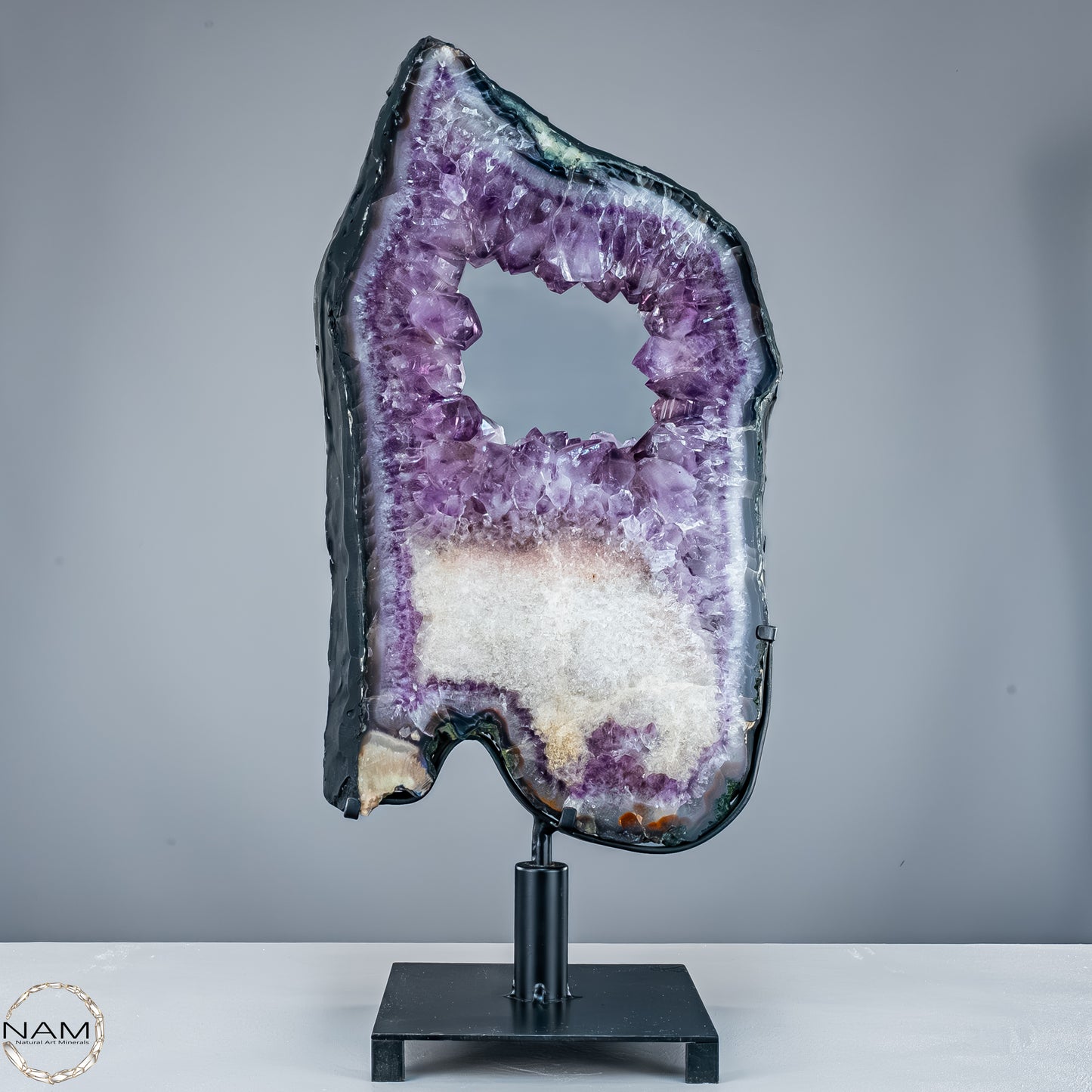 Amethyst-Scheibe auf mit pinkfarbenen Amethyst-Kristalle - 11166,66g