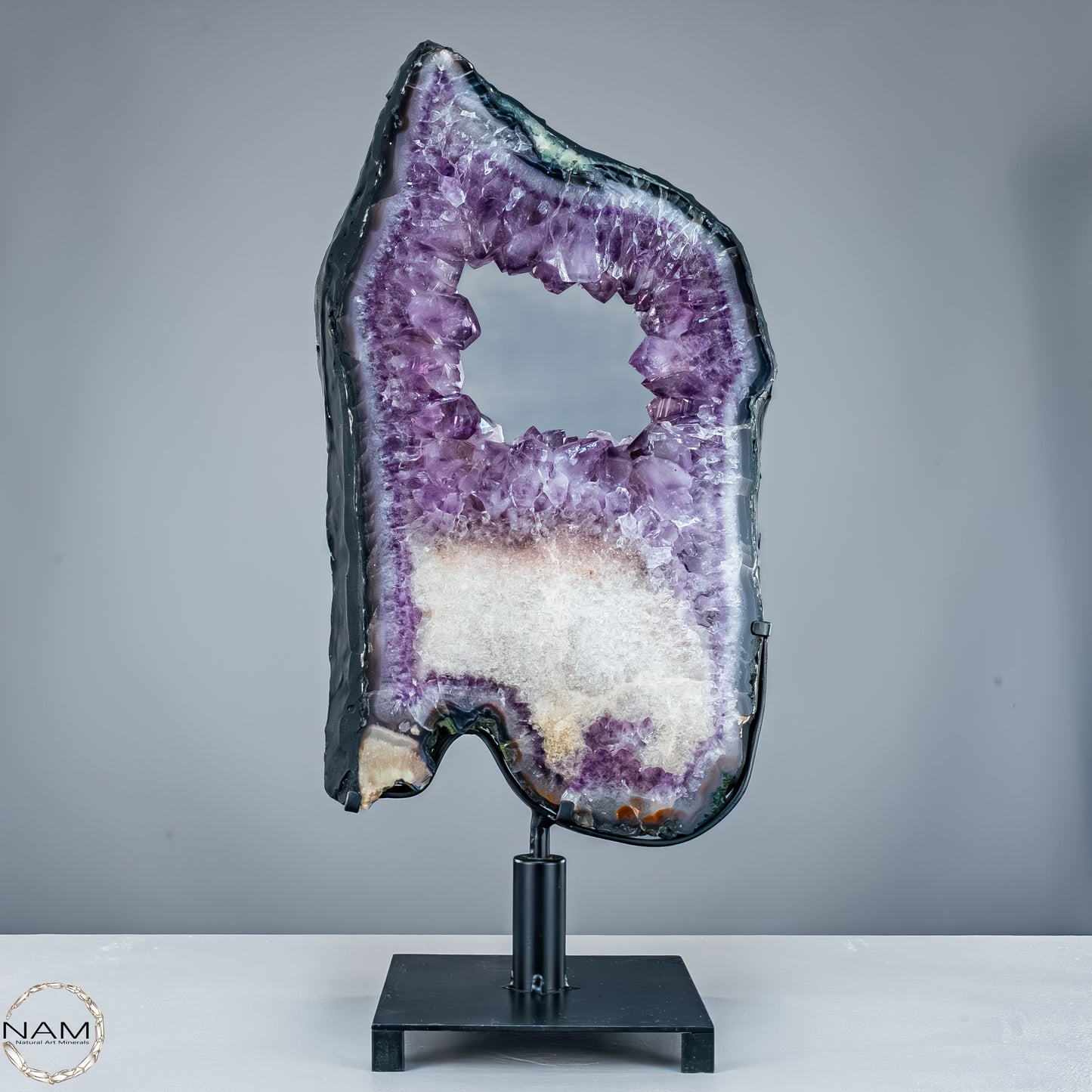 Amethyst-Scheibe auf mit pinkfarbenen Amethyst-Kristalle - 11166,66g