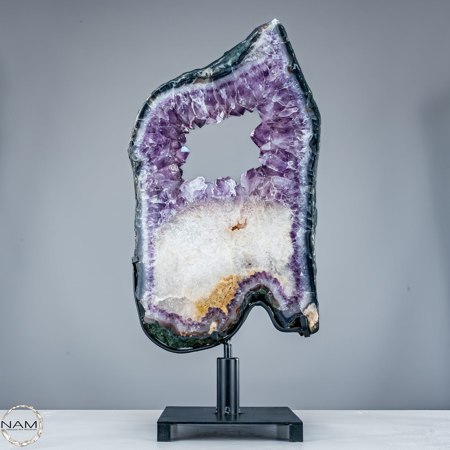 Amethyst-Scheibe auf mit pinkfarbenen Amethyst-Kristalle - 11166,66g