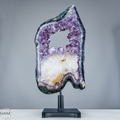Amethyst-Scheibe auf mit pinkfarbenen Amethyst-Kristalle - 11166,66g
