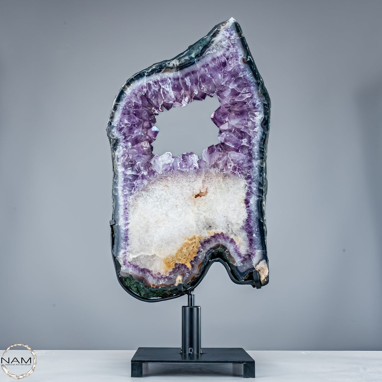 Amethyst-Scheibe auf mit pinkfarbenen Amethyst-Kristalle - 11166,66g
